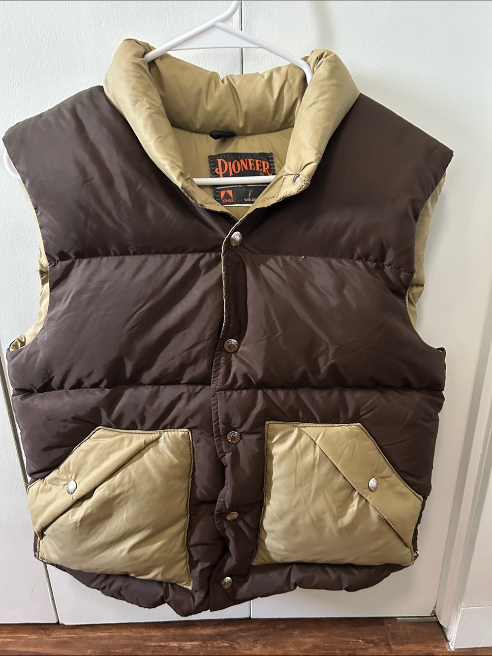 PIONEER Brown puffer vest with tan pockets